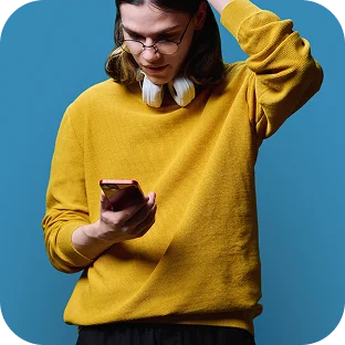 Personne frustrée avec téléphone